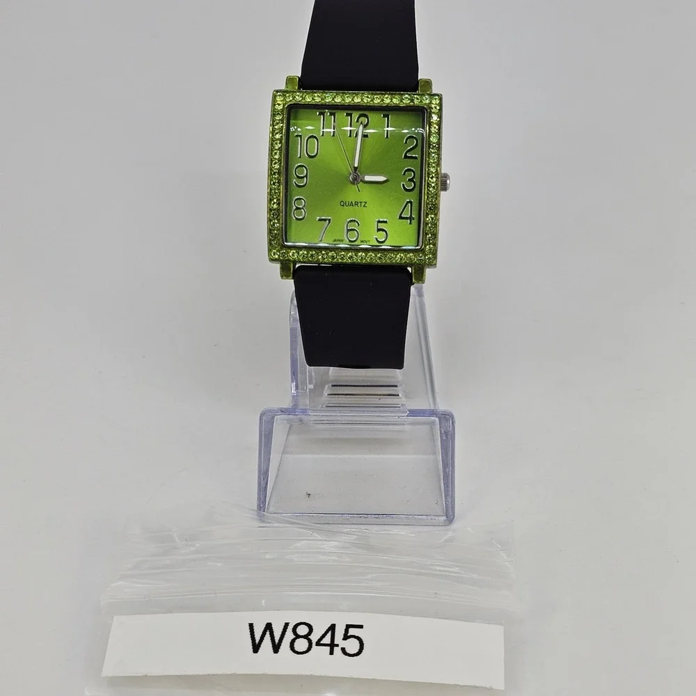 32MM Women's Watch Green‎ Dial New Black Plastic Bands New Battery